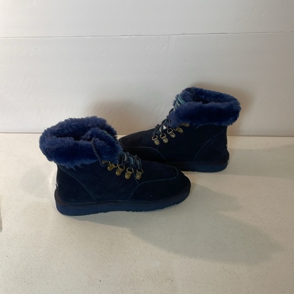 LAMO BLUE  lace up boot. Faux fur lined to keep your feet warm. Size 7 EU 38 - Picture 4 of 6